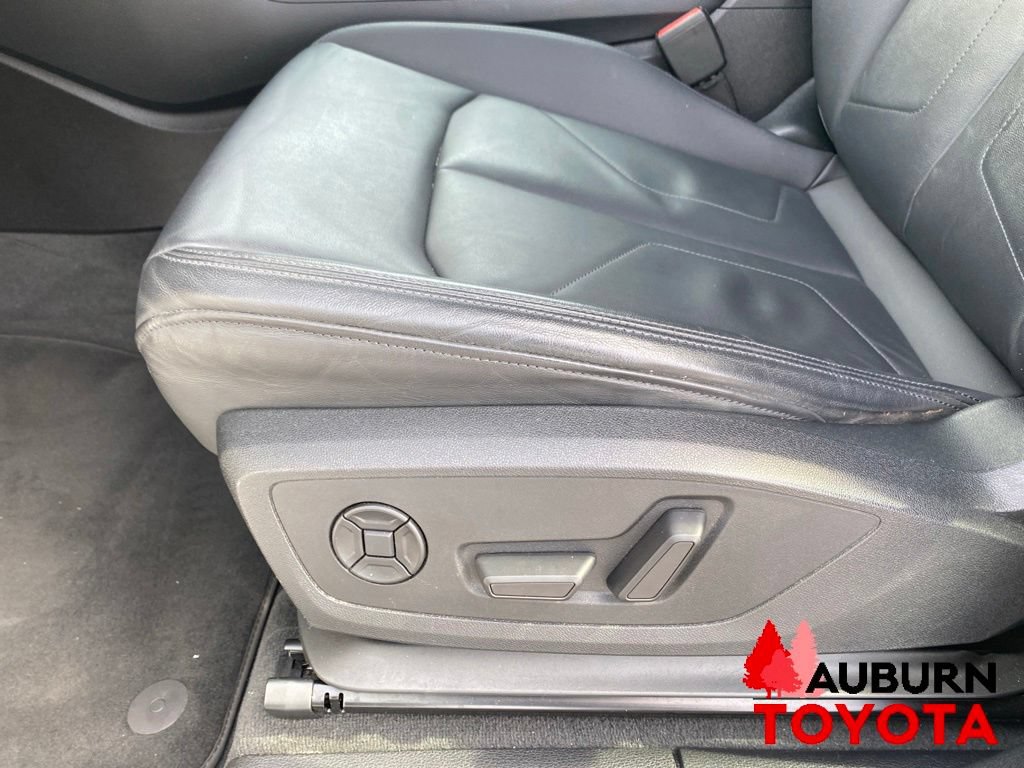 Used 2020 Audi Q3 2.0T Premium w/ Convenience Package AWD/4WD image 31