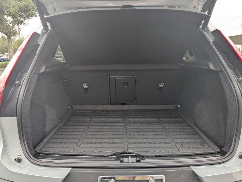 Used 2026 Volvo XC40 B5 Core w/ Climate Package AWD/4WD image 18