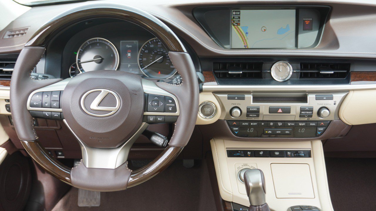 Used 2017 Lexus ES 350 w/ Luxury Package FWD image 31