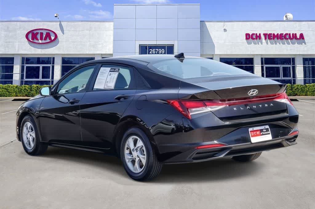 Used 2022 Hyundai Elantra SE w/ Cargo Package FWD image 6