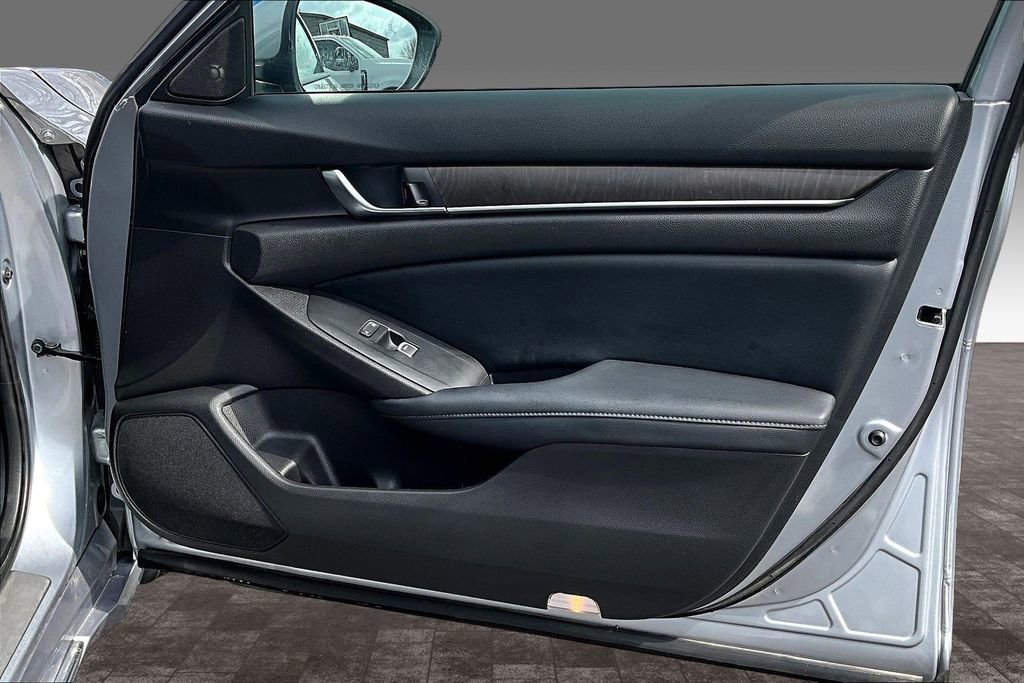 Used 2018 Honda Accord Touring image 13