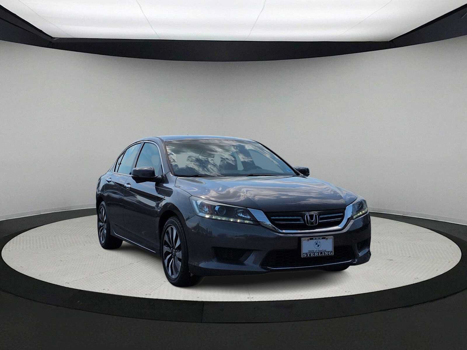 Used 2015 Honda Accord Hybrid Sedan image 2