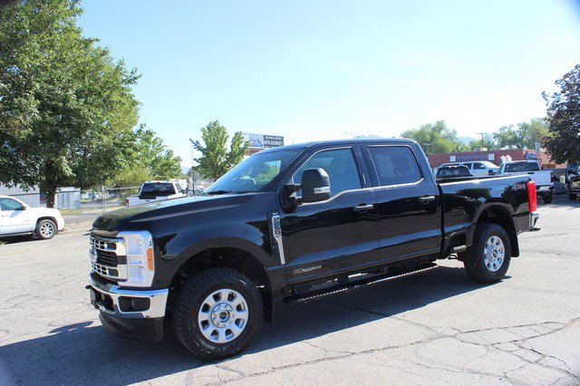 Used 2023 Ford F250 XLT w/ Camper Package image 2