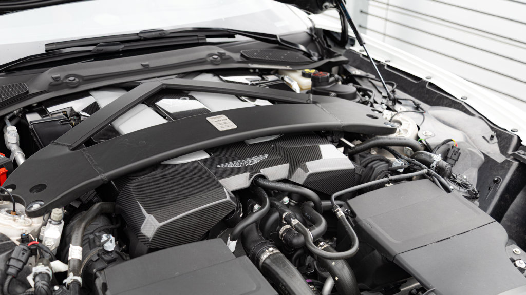 Used 2025 Aston Martin Vanquish RWD image 30