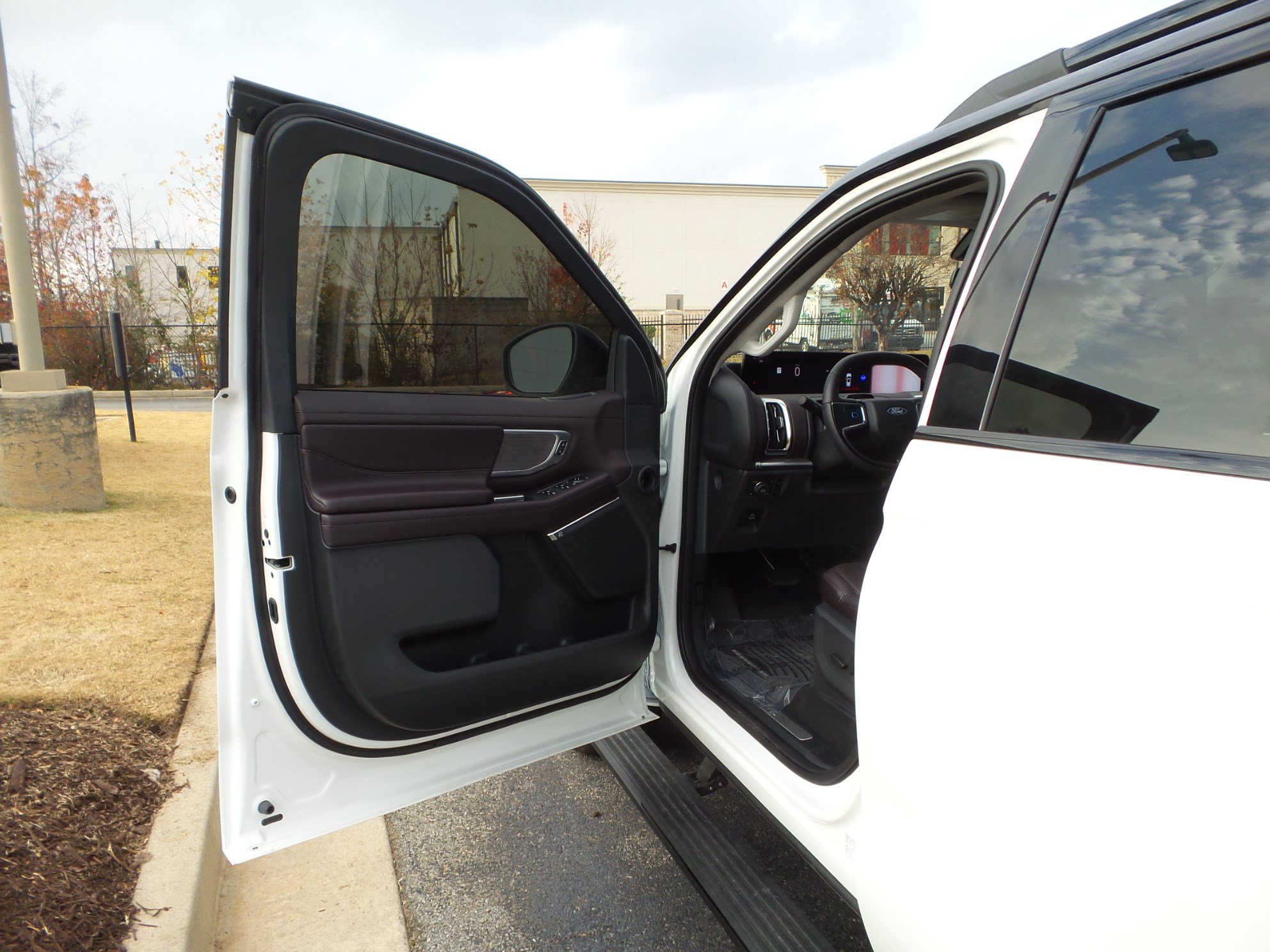 Used 2025 Ford Expedition Max Platinum w/ Platinum Ultimate Package AWD/4WD image 25