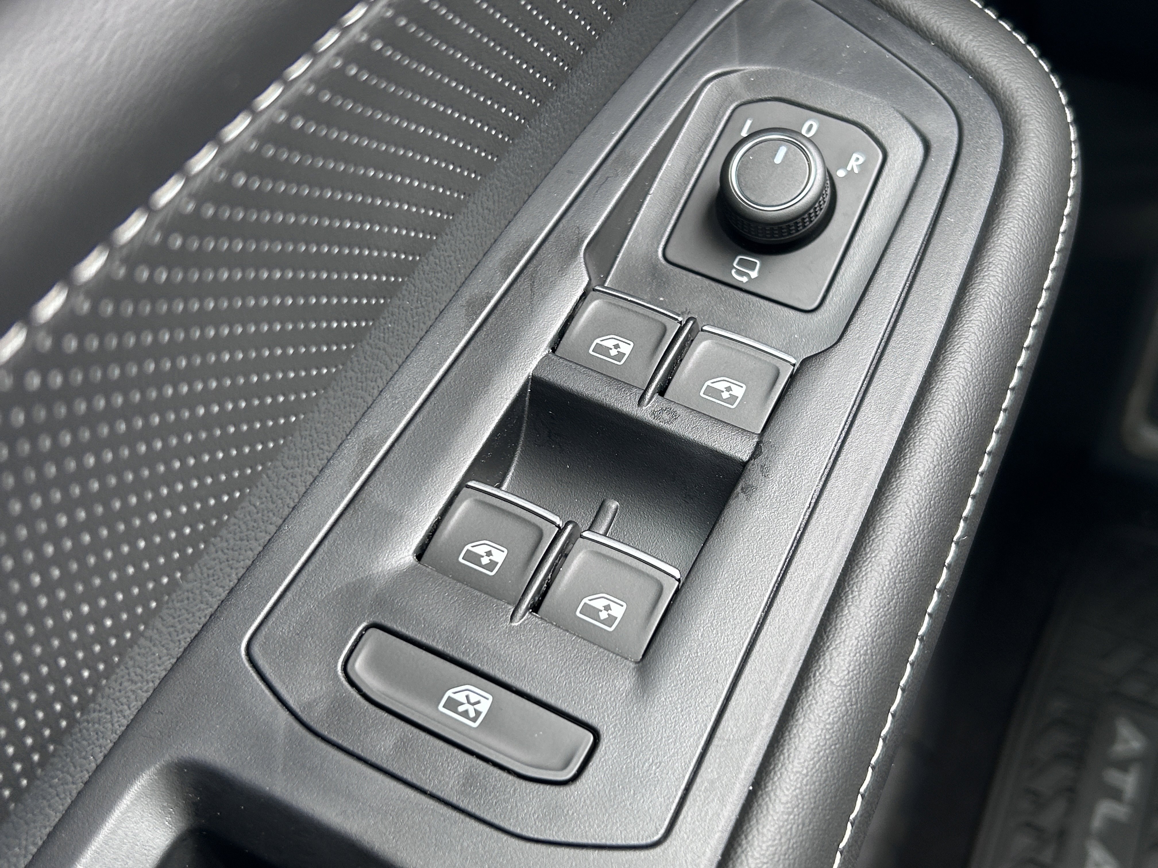 New 2026 Volkswagen Atlas SEL Premium R-Line image 18