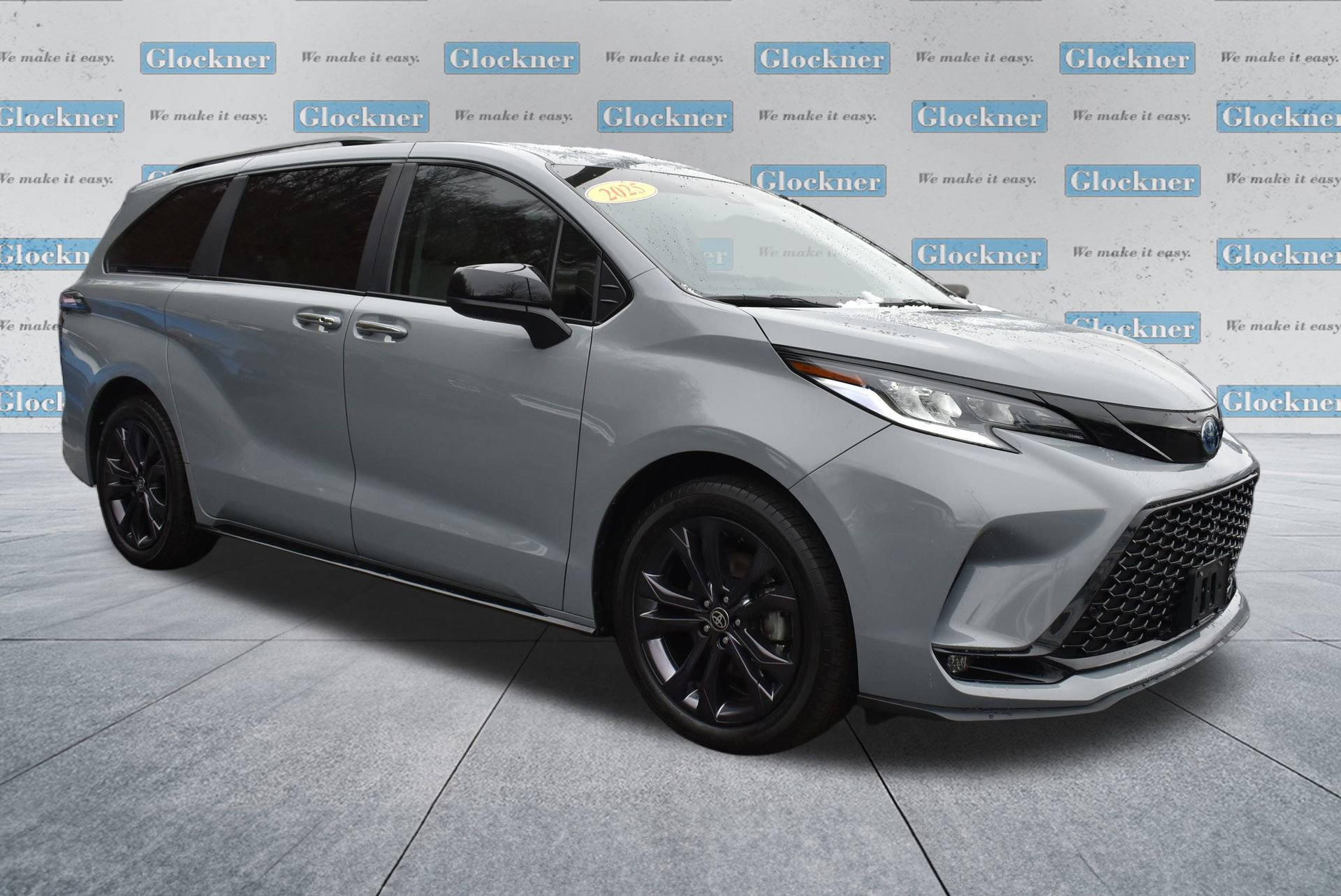 Used 2025 Toyota Sienna XSE image 3