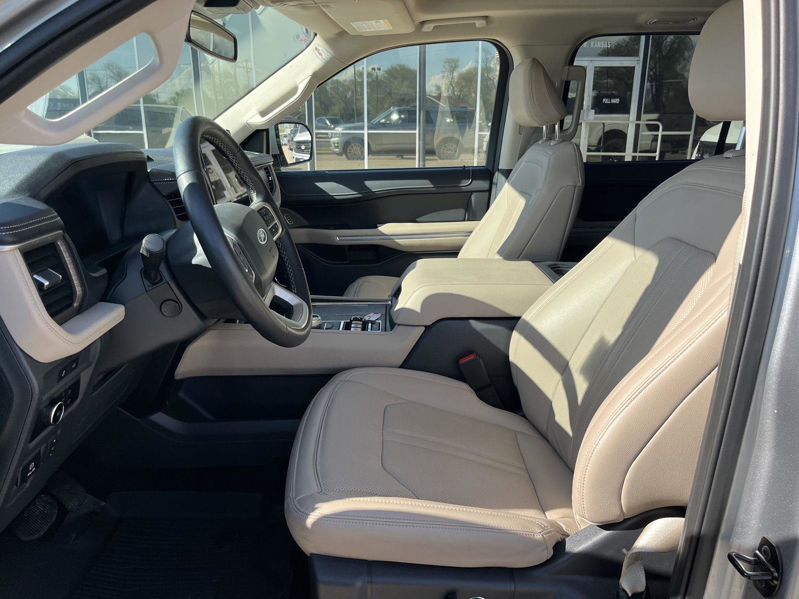 Used 2024 Ford Expedition Max Limited image 19