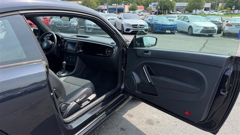 Used 2018 Volkswagen Beetle 2.0T FWD image 32