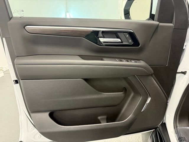 New 2026 Chevrolet Suburban LS RWD image 12