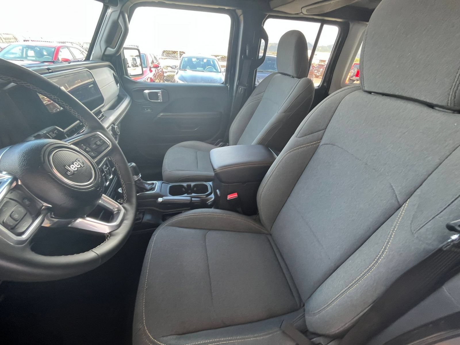 Used 2025 Jeep Wrangler Unlimited Sahara AWD/4WD image 25