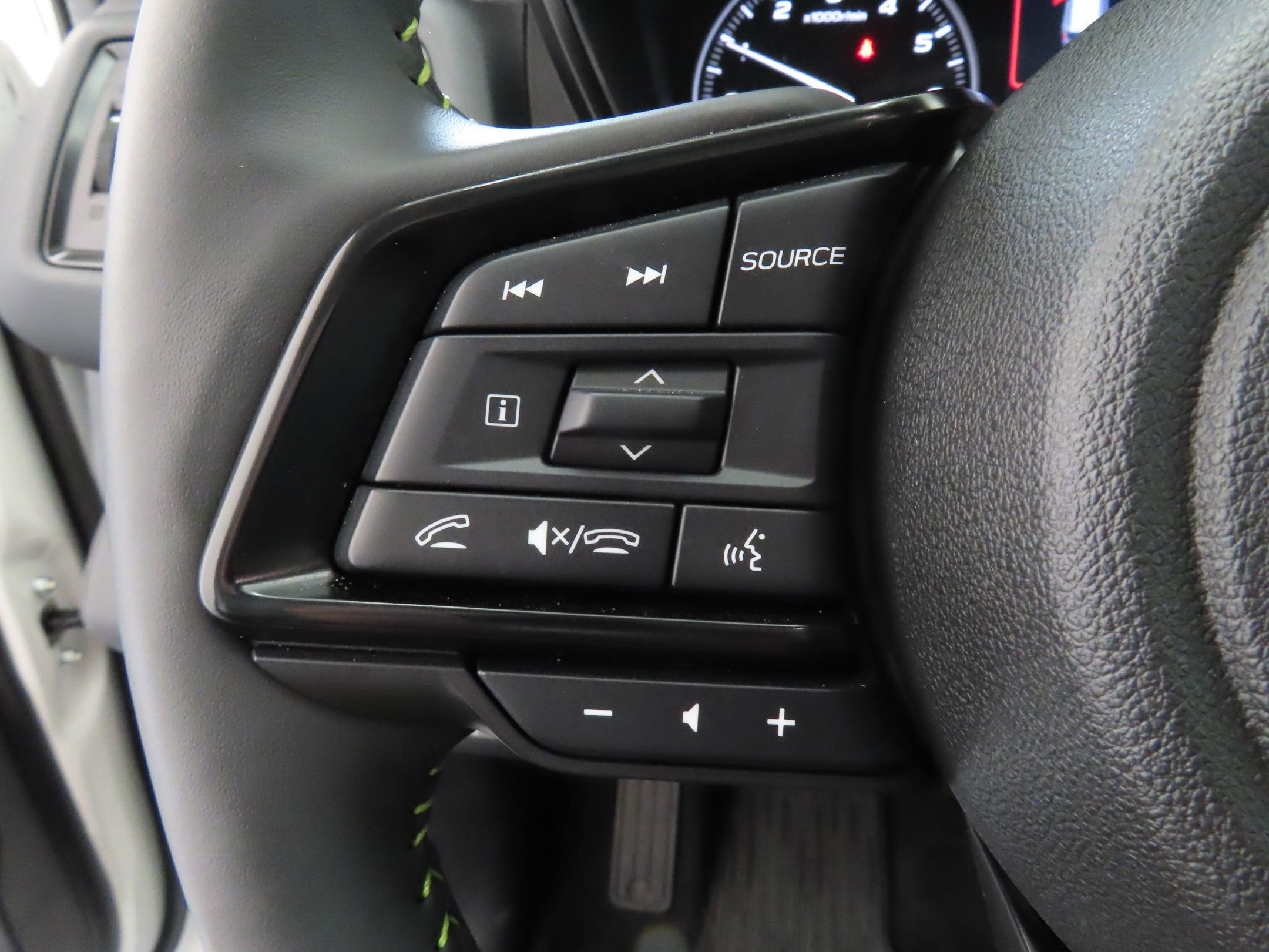 Used 2025 Subaru Ascent Bronze Edition AWD/4WD image 15