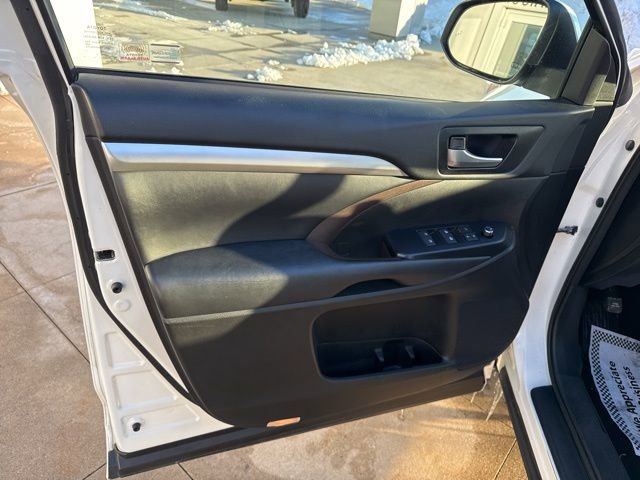 Used 2018 Toyota Highlander XLE image 23
