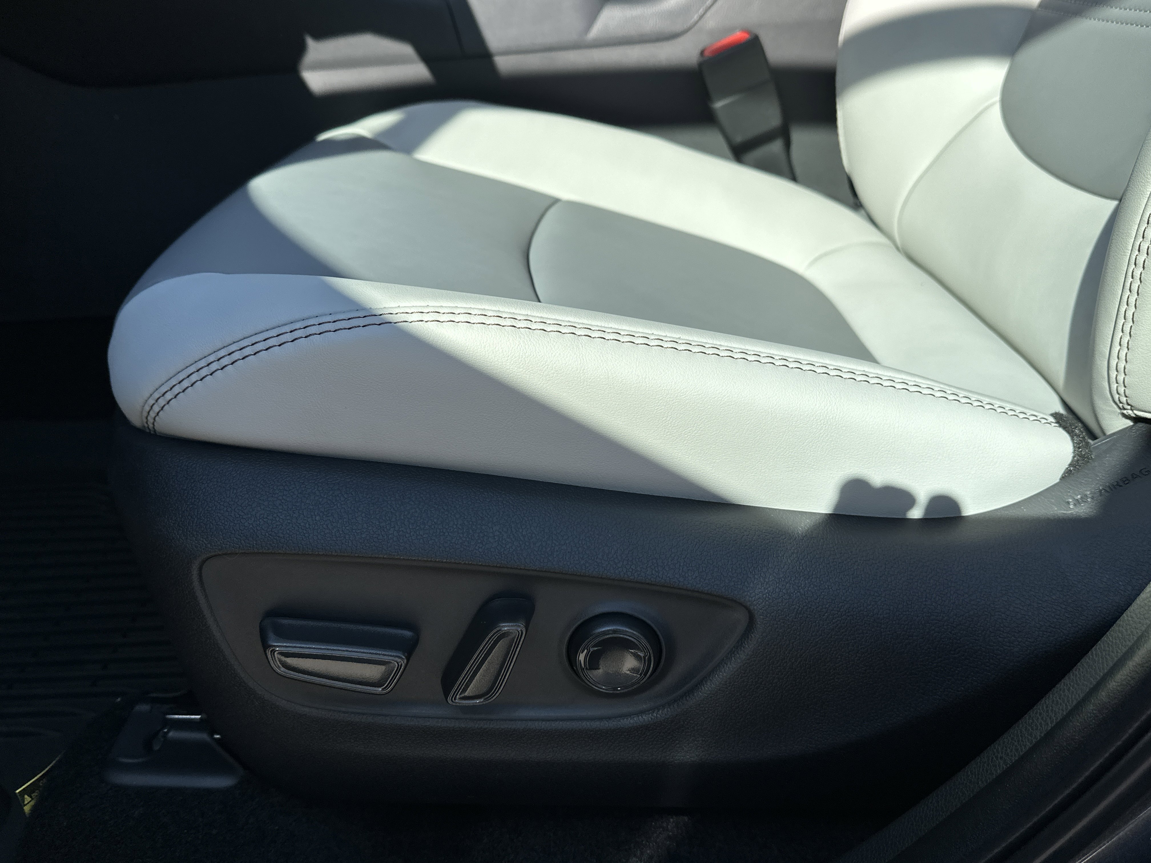 New 2025 Toyota RAV4 XLE Premium w/ Weather Package image 12