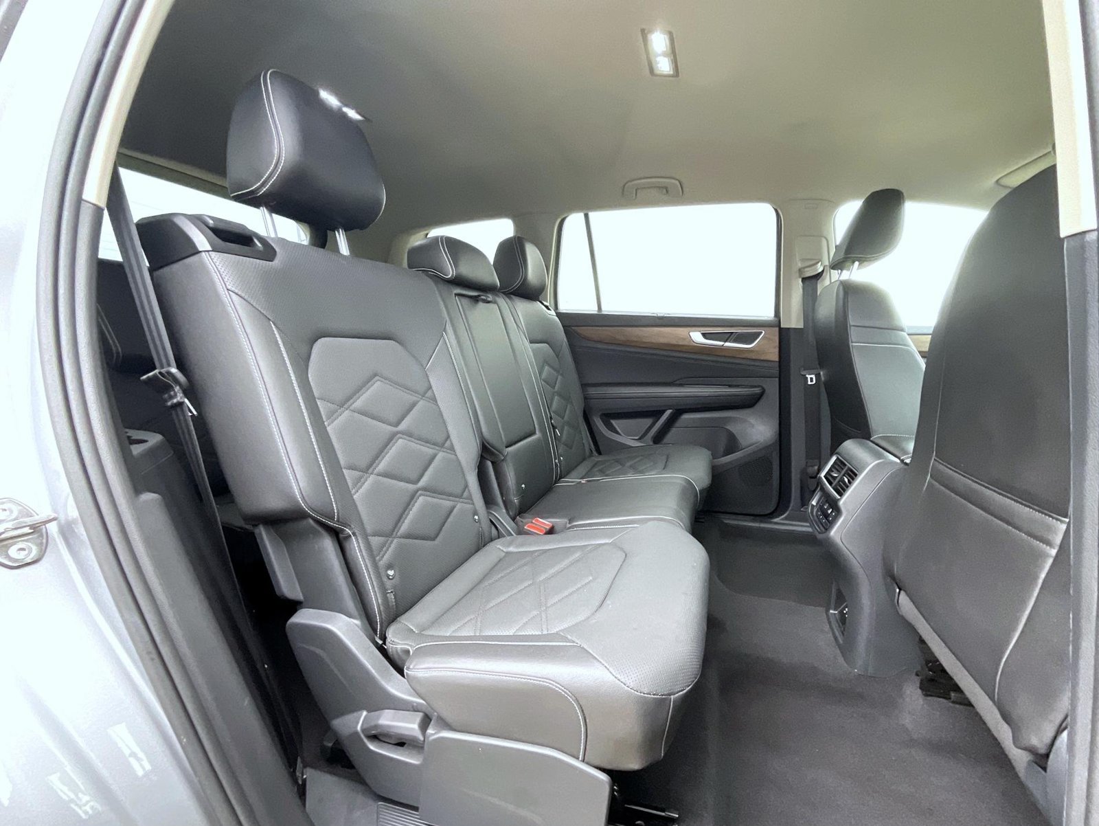 Used 2025 Volkswagen Atlas SE AWD/4WD image 22