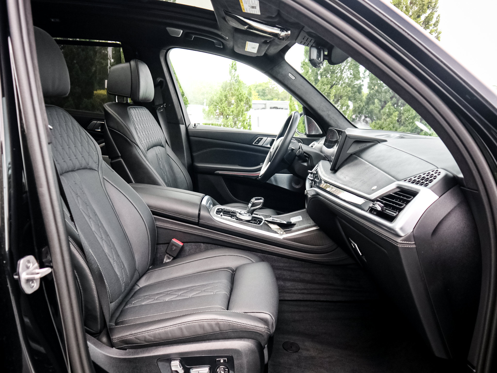 Used 2025 BMW ALPINA XB7 AWD/4WD image 34