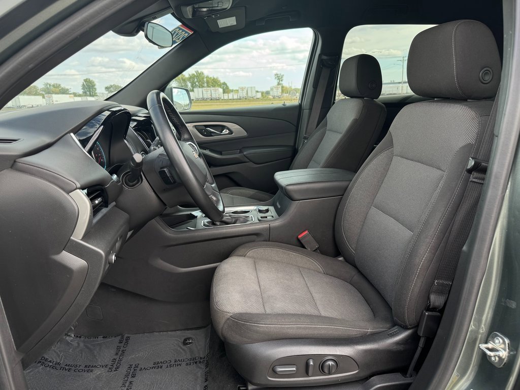 Used 2023 Chevrolet Traverse LT image 9