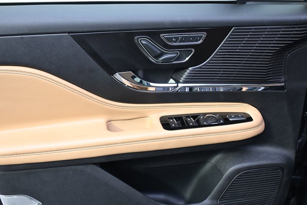 Certified 2022 Lincoln Corsair Reserve w/ Equipment Group 201A image 22