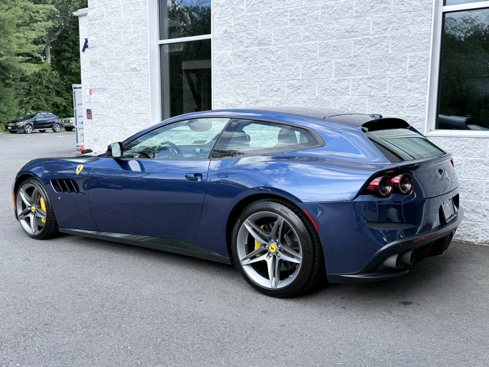 Used 2019 Ferrari GTC4Lusso AWD/4WD image 5