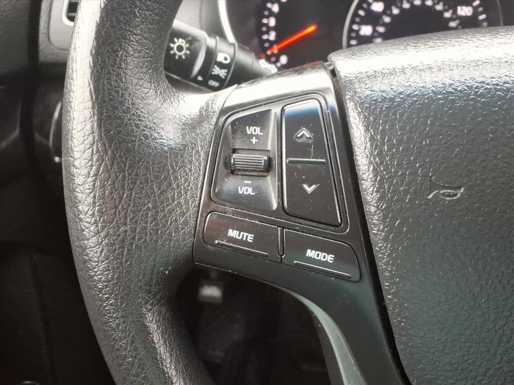 Used 2015 Kia Sorento LX image 19