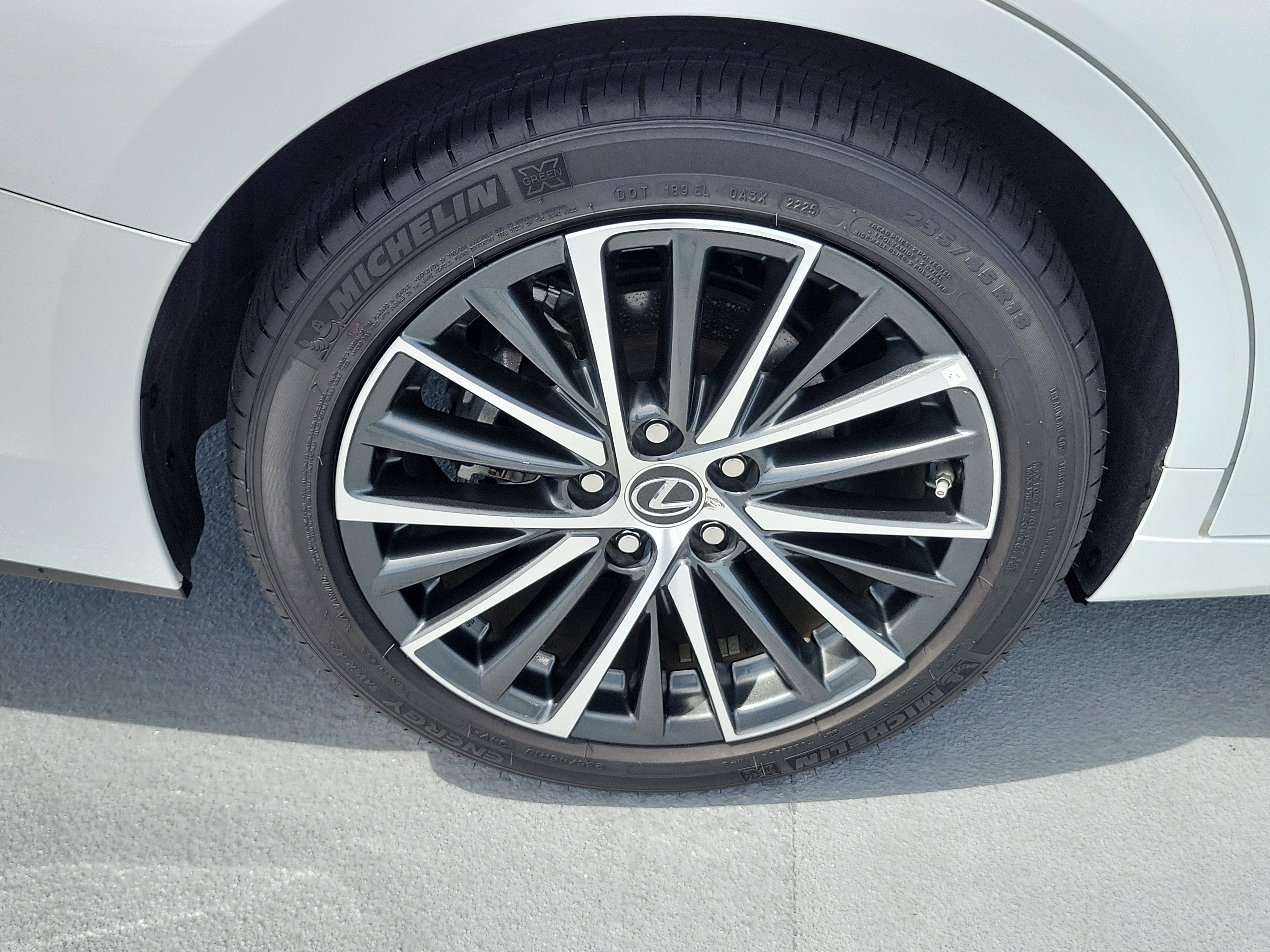 Used 2025 Lexus ES 350 w/ Premium Package FWD image 7