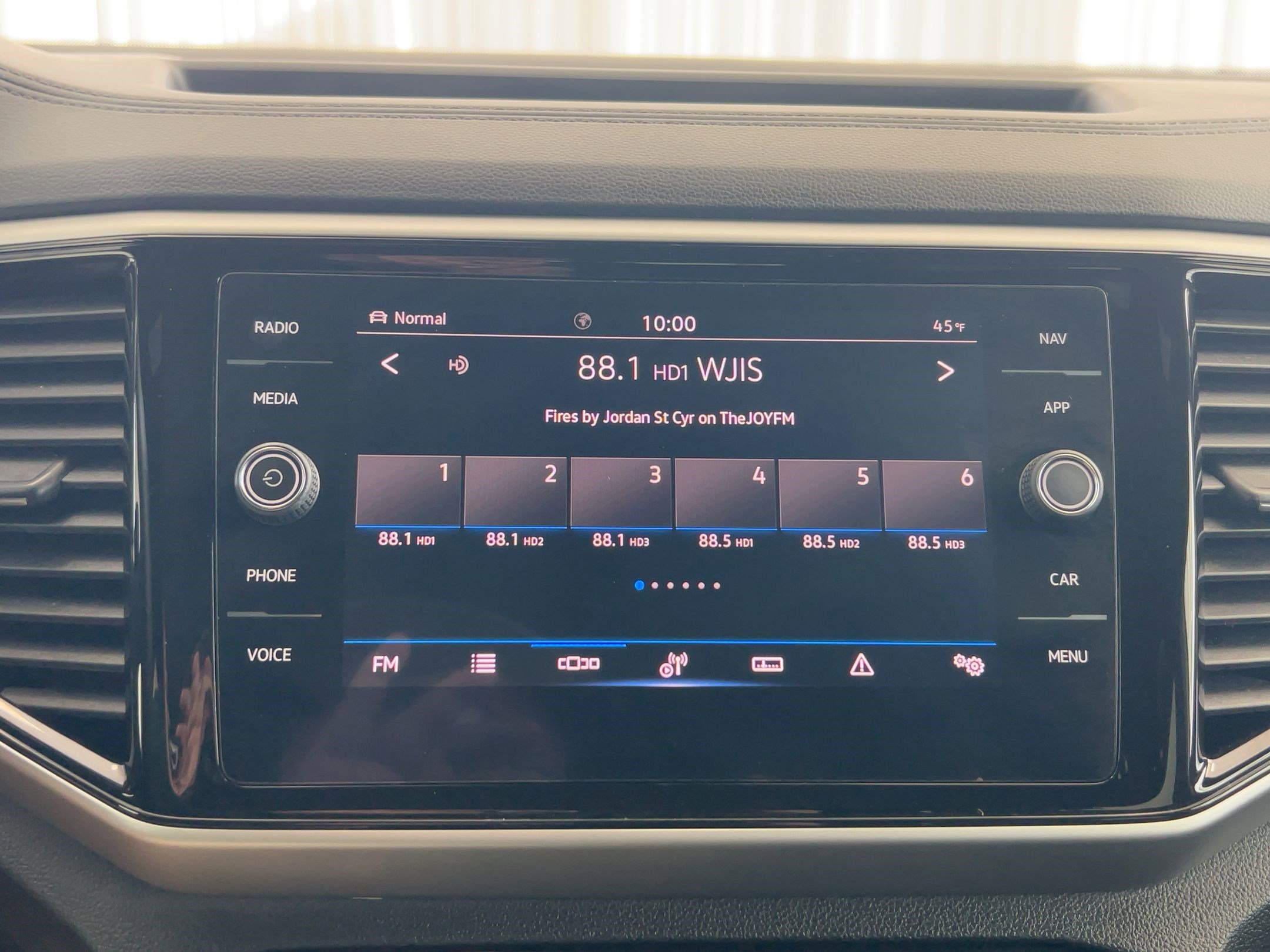 Used 2022 Volkswagen Atlas Cross Sport SEL image 24