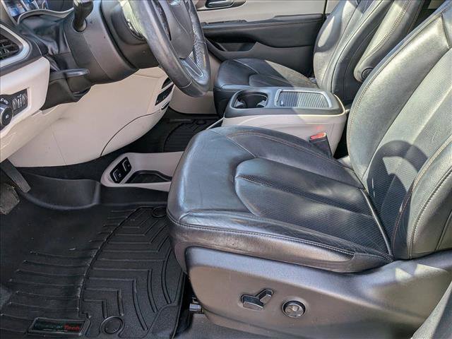 Used 2020 Chrysler Pacifica Touring-L Plus image 16
