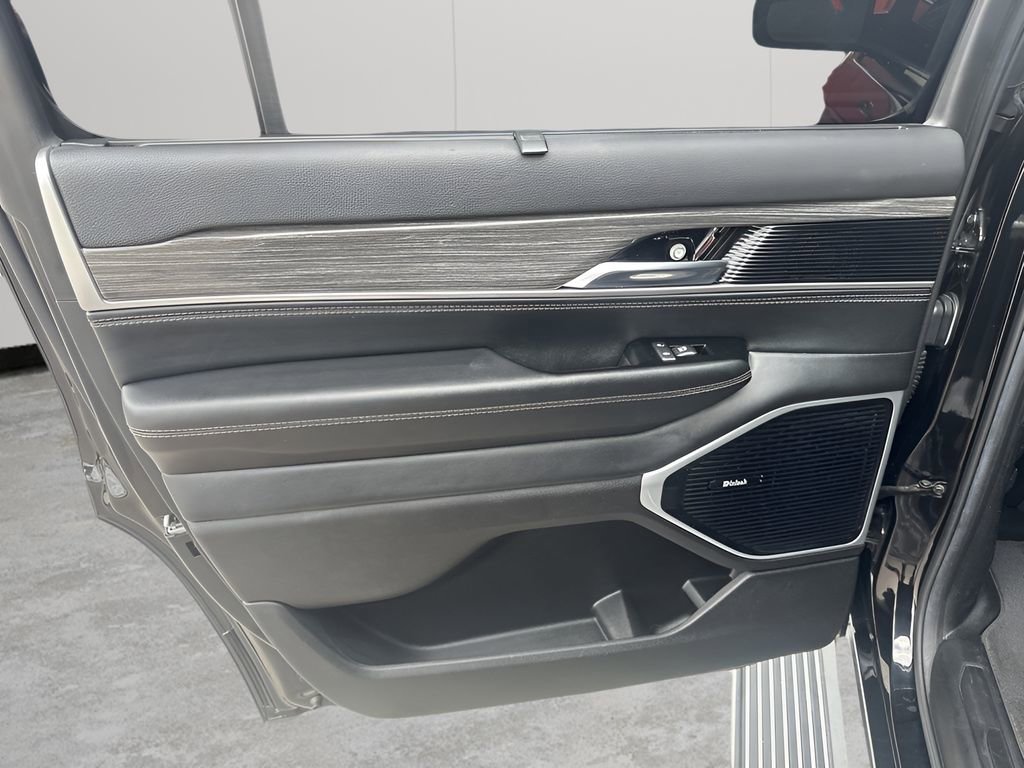 Used 2022 Jeep Wagoneer Series III w/ Premium Group I image 17