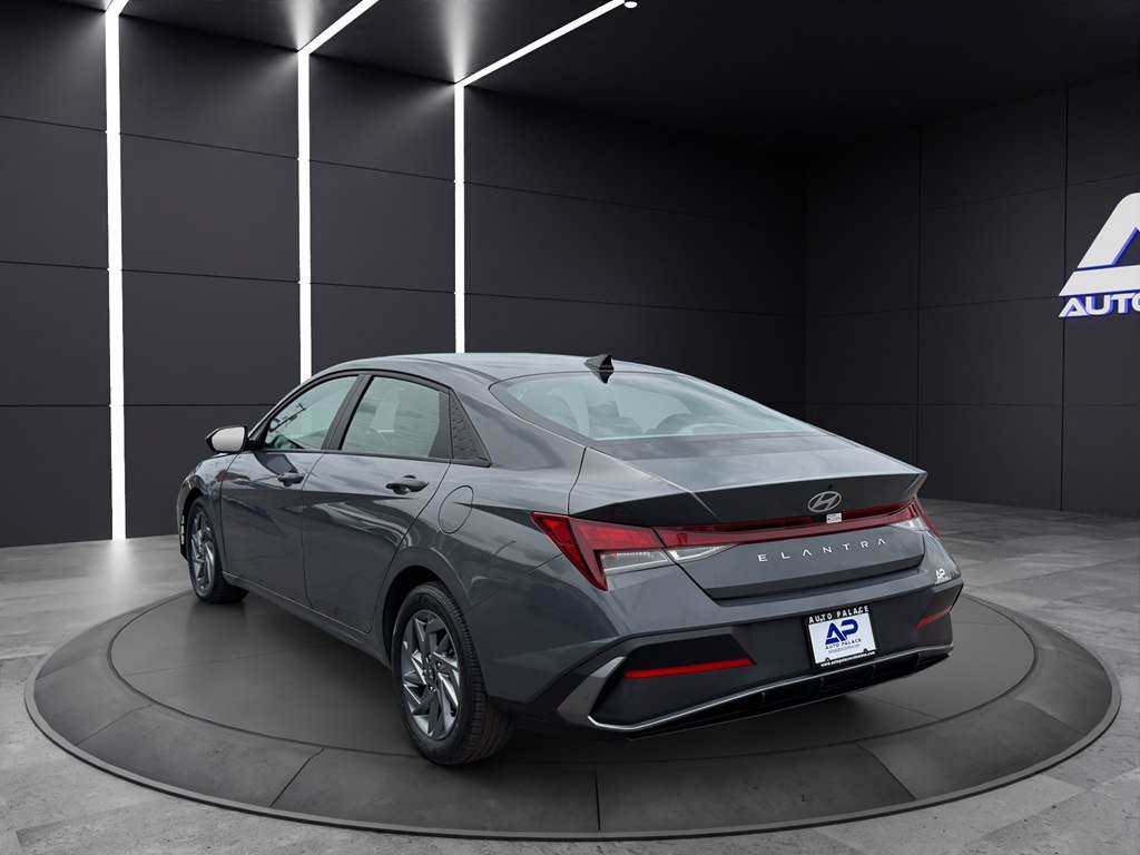 Used 2024 Hyundai Elantra SEL FWD image 4