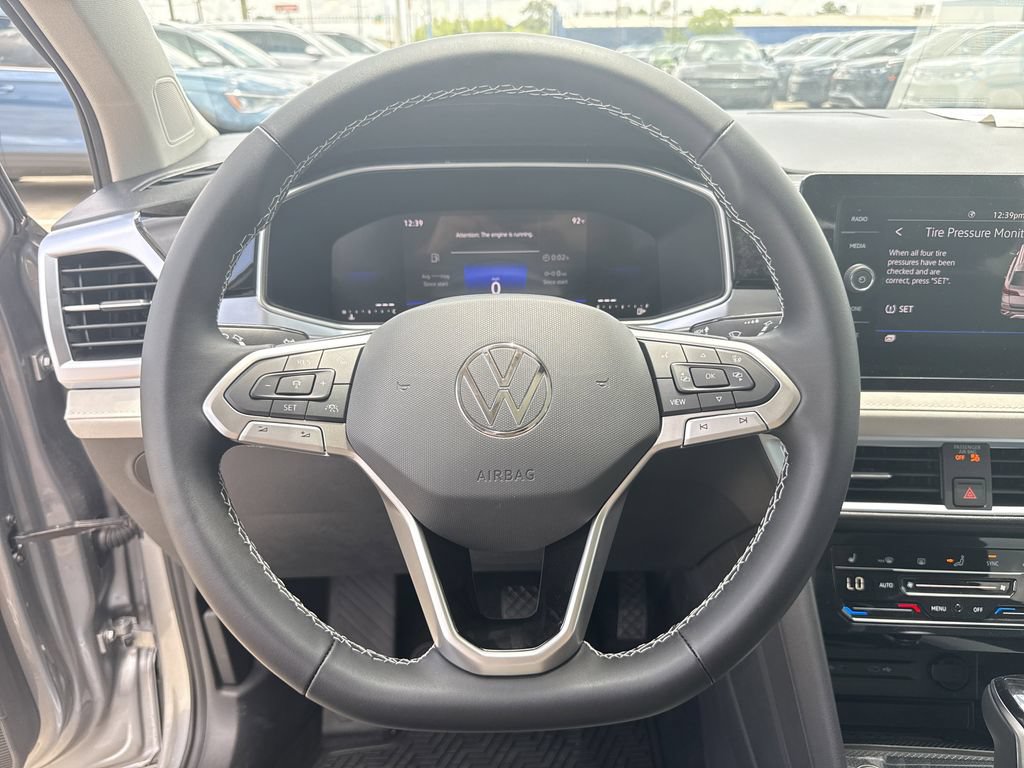 New 2026 Volkswagen Taos SE FWD image 14