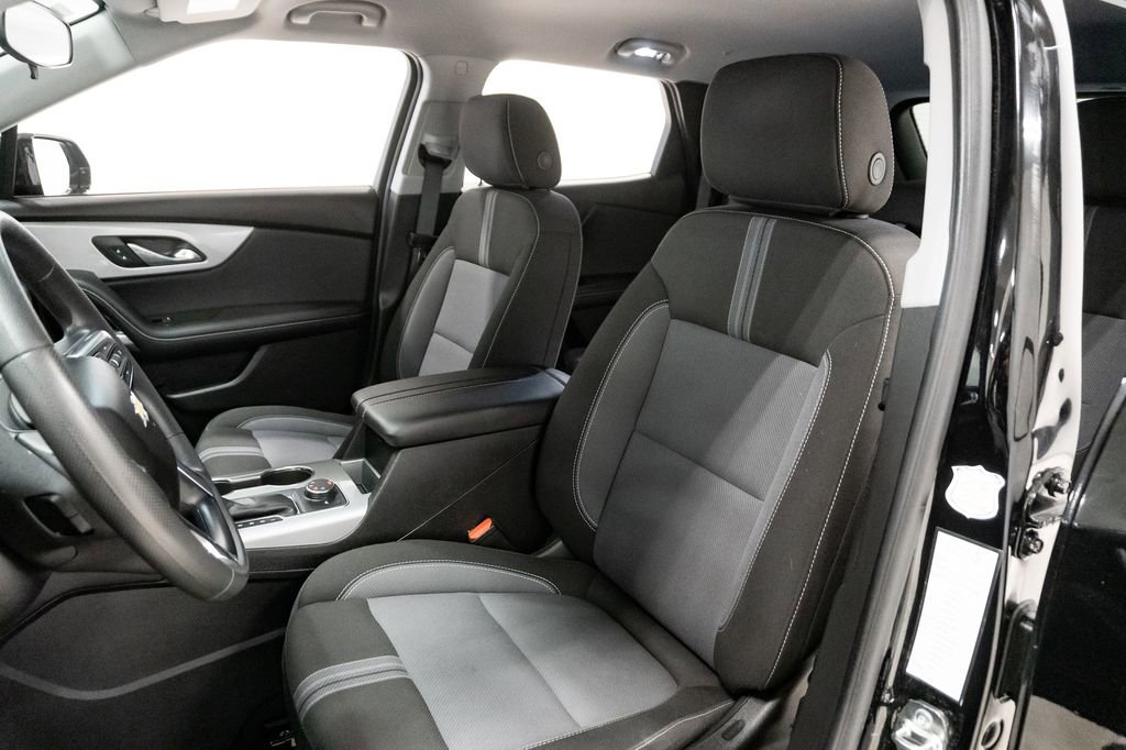 Used 2025 Chevrolet Blazer LT image 9