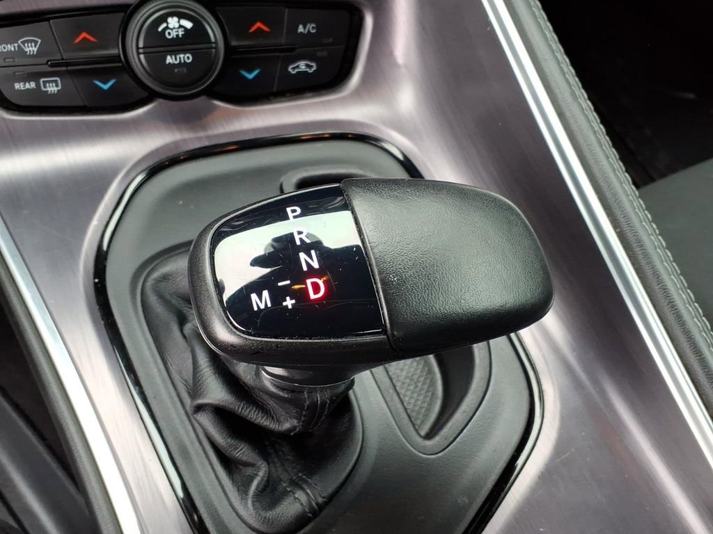 Used 2018 Dodge Challenger R/T RWD image 9