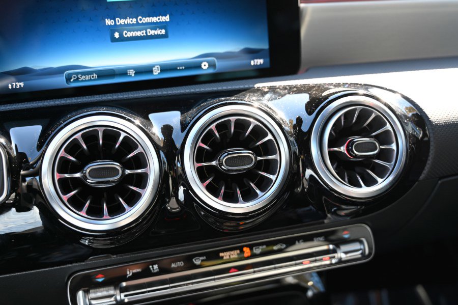 Used 2025 Mercedes-Benz CLA 250 4MATIC image 26