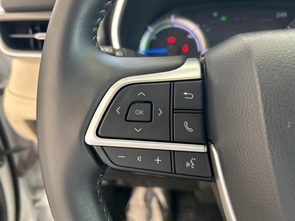 Used 2024 Toyota Highlander XLE AWD/4WD image 46