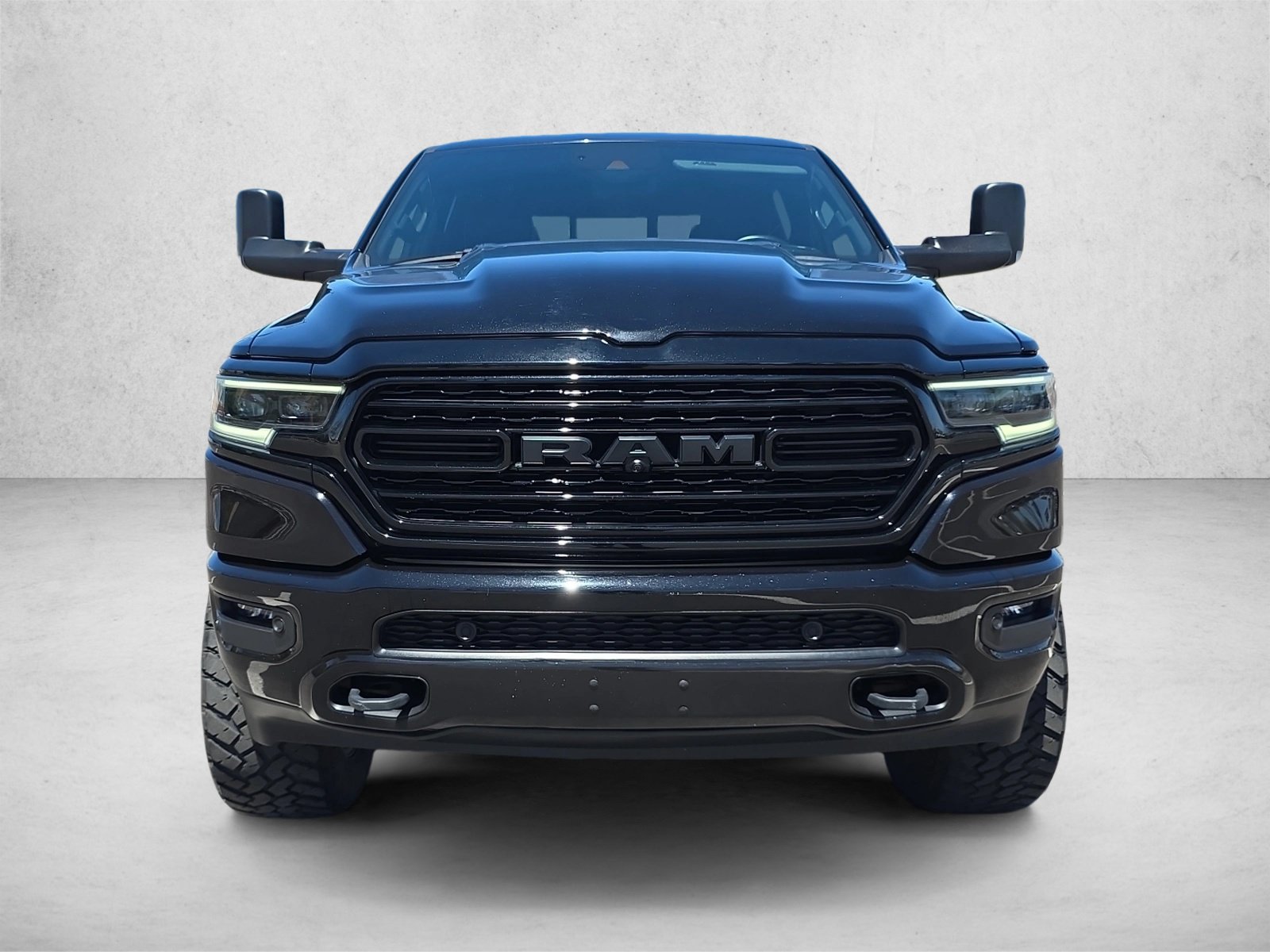 Used 2024 RAM 1500 Limited AWD/4WD image 2
