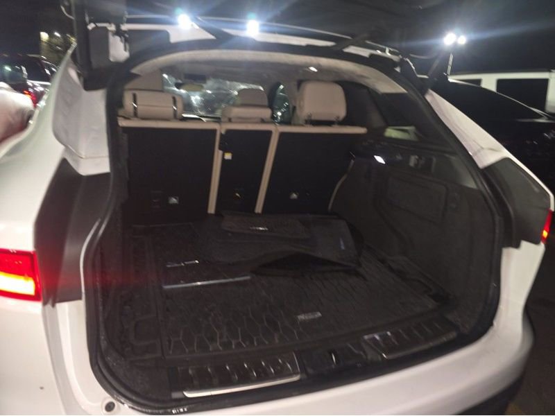 Used 2020 Jaguar F-PACE image 10