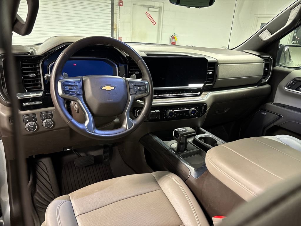 Certified 2024 Chevrolet Silverado 1500 LTZ image 30
