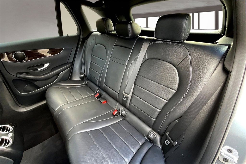 Used 2021 Mercedes-Benz GLC 300 4MATIC image 19