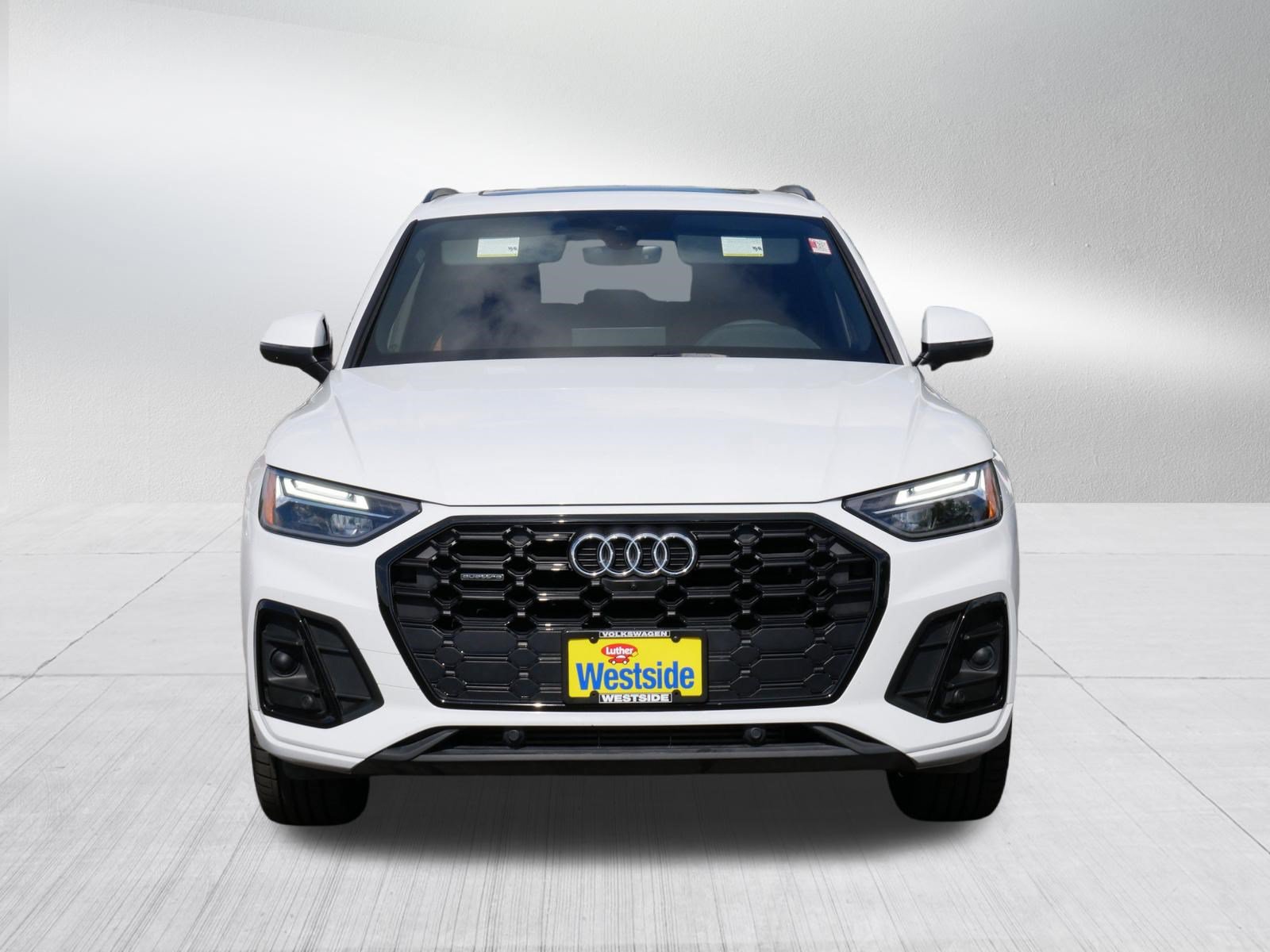 Used 2023 Audi Q5 2.0T Premium Plus w/ Premium Plus Package AWD/4WD image 2