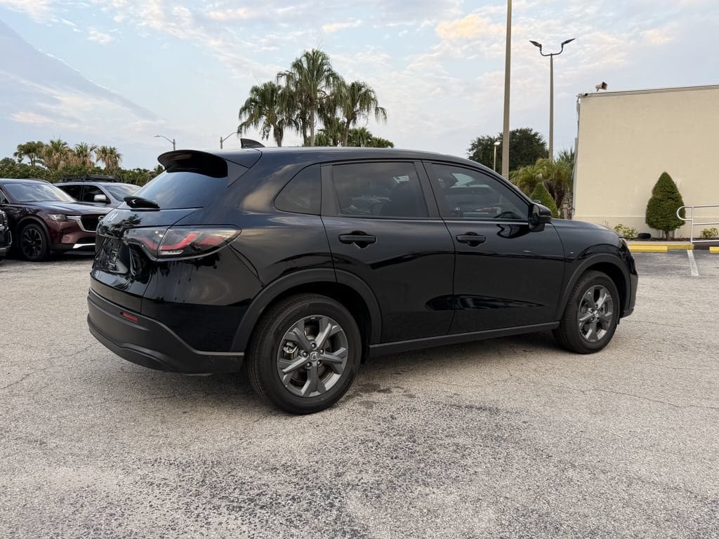 Used 2026 Honda HR-V LX image 5