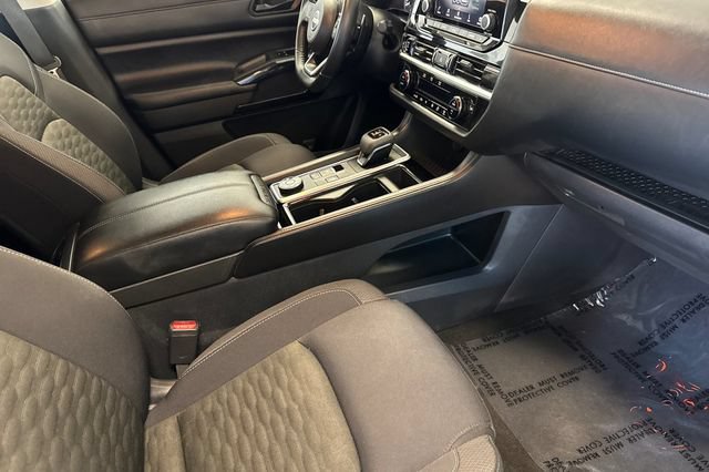 Used 2024 Nissan Pathfinder SV AWD/4WD image 19