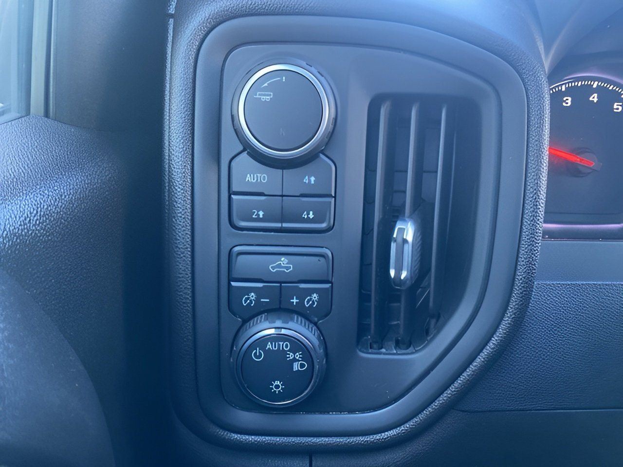 Used 2022 Chevrolet Silverado 1500 Custom Trail Boss w/ LPO, Dark Essentials Package image 16