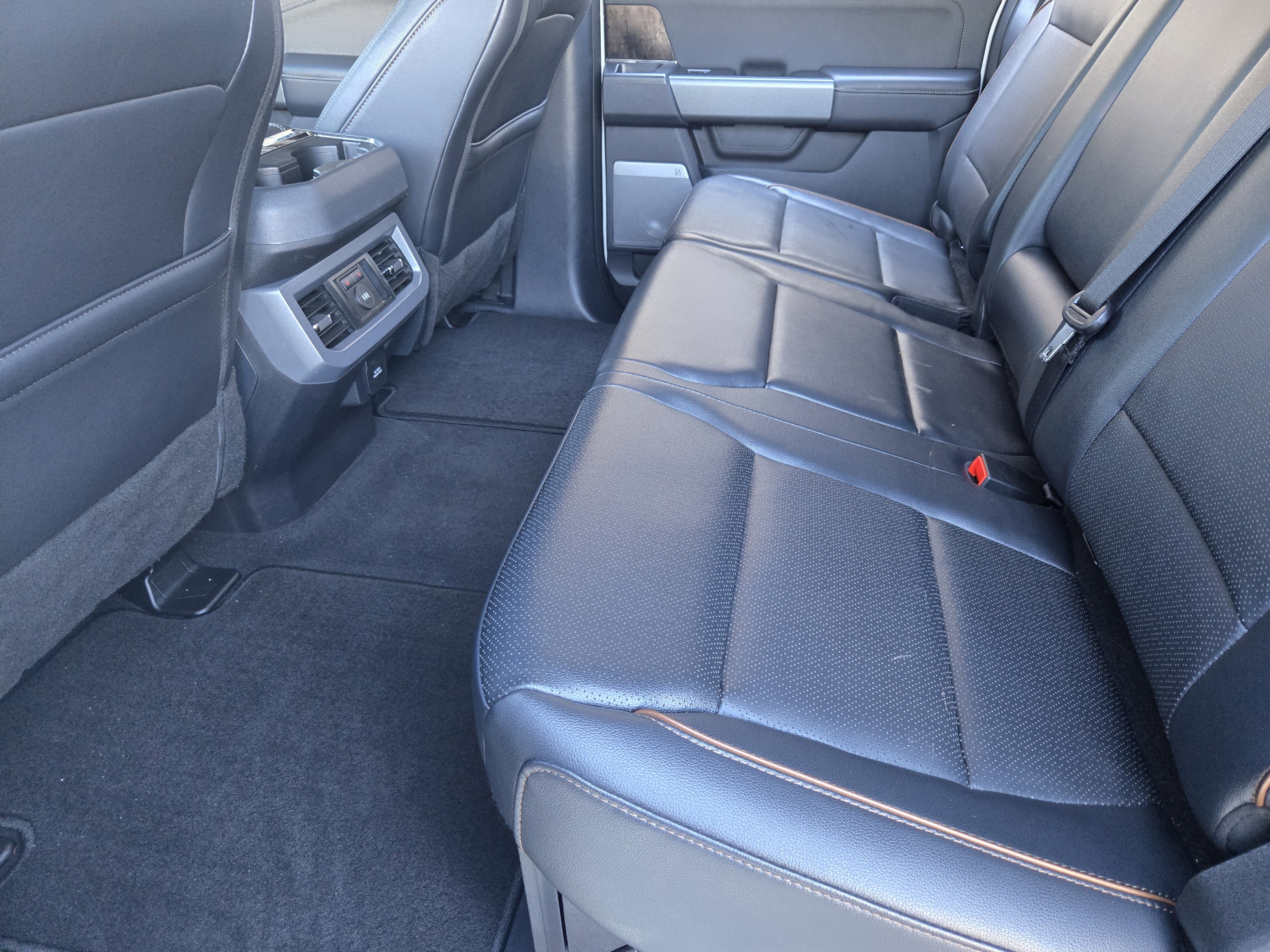 Used 2025 Ford F350 Lariat w/ Chrome Package image 22