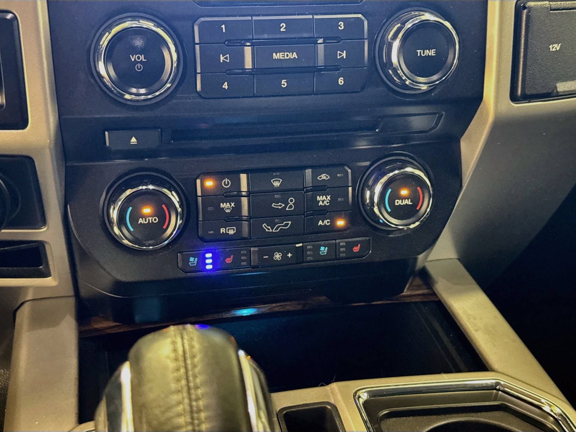Used 2018 Ford F150 Lariat w/ Trailer Tow Package RWD image 16