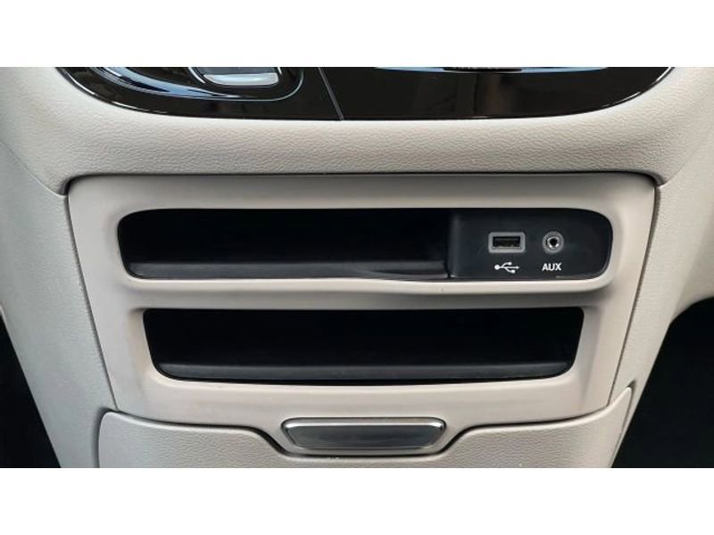Used 2020 Chrysler Voyager Lxi image 38