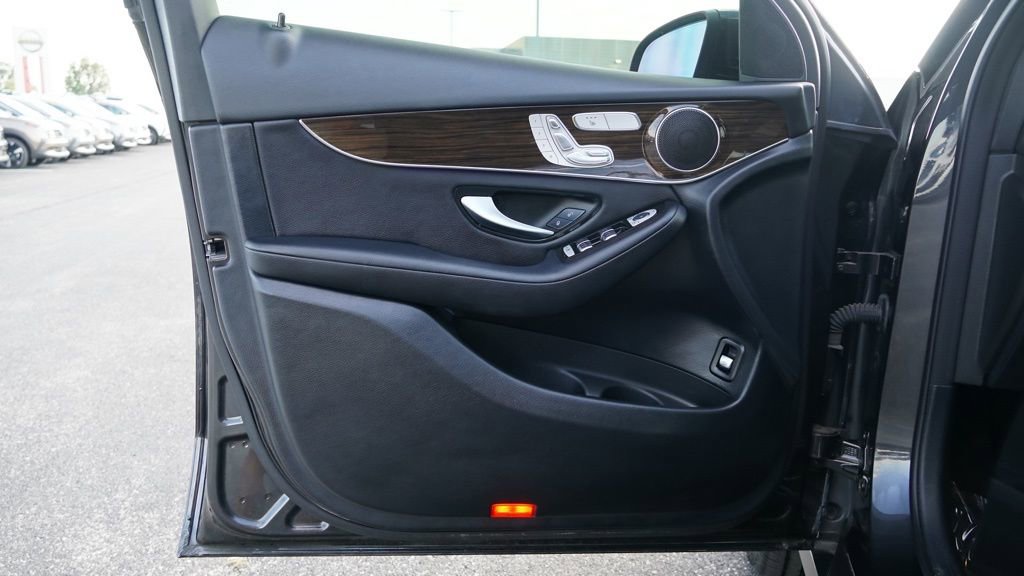 Used 2021 Mercedes-Benz GLC 300 image 13