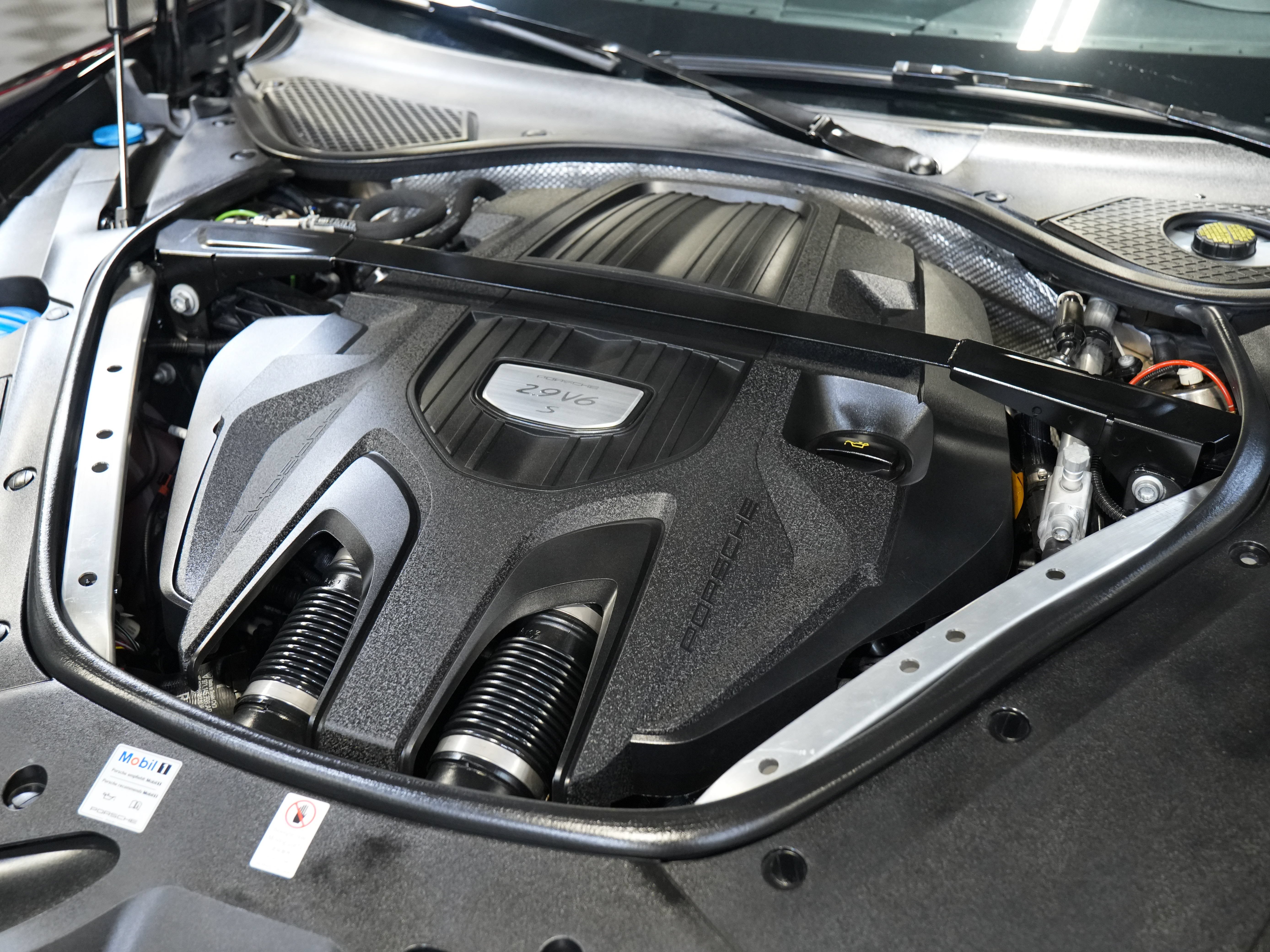 Used 2018 Porsche Panamera 4S AWD/4WD image 49