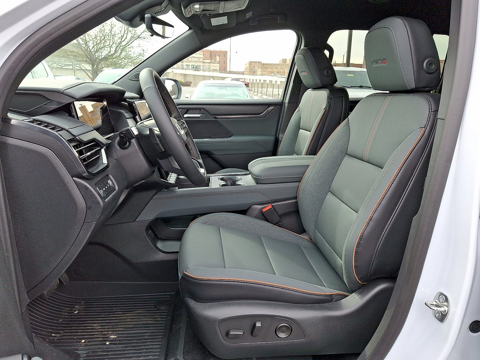 New 2026 GMC Acadia AT4 w/ LPO, Floor Liner Package AWD/4WD image 6