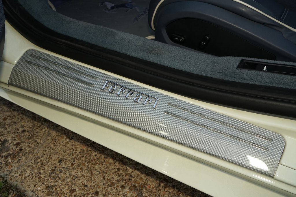 Used 2015 Ferrari 458 Spider image 27