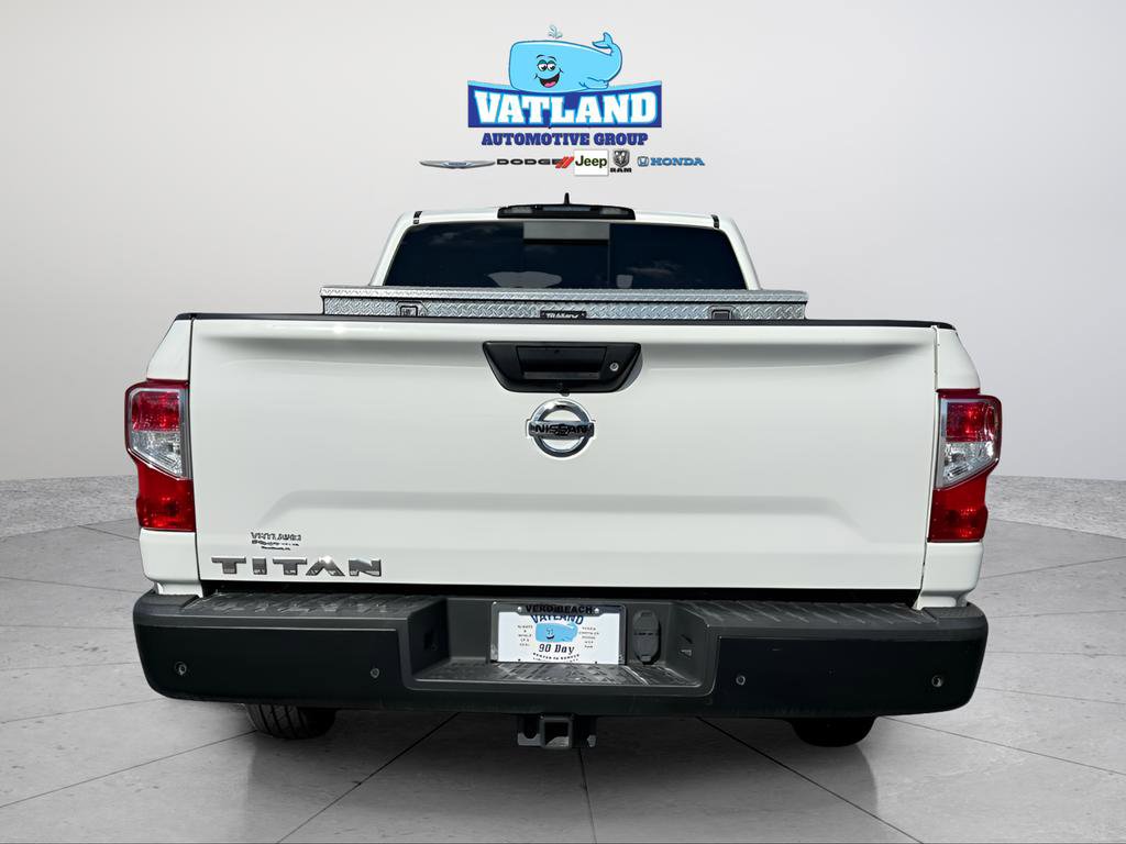 Used 2022 Nissan Titan S image 4